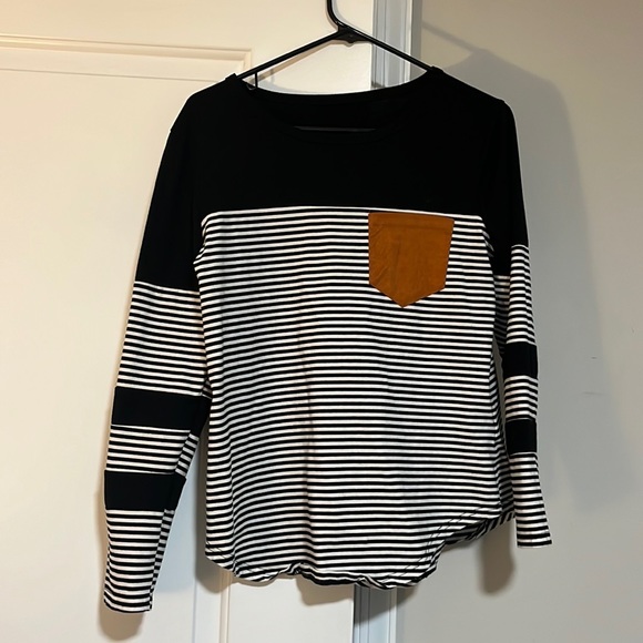 Bella Ella Boutique Tops - Bella Ella Boutique long sleeved shirt